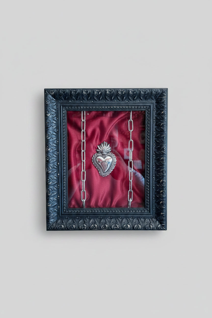 Serie Black Baroque - Quadro Ex Voto Sacro Cuore e Catene su Sfondo Raso Bordeaux 31x36