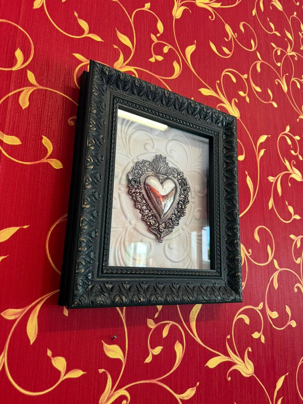 Serie Black Baroque - Quadro Ex Voto Sacro Cuore su Sfondo Barocco Bianco con Rialzi 31x36