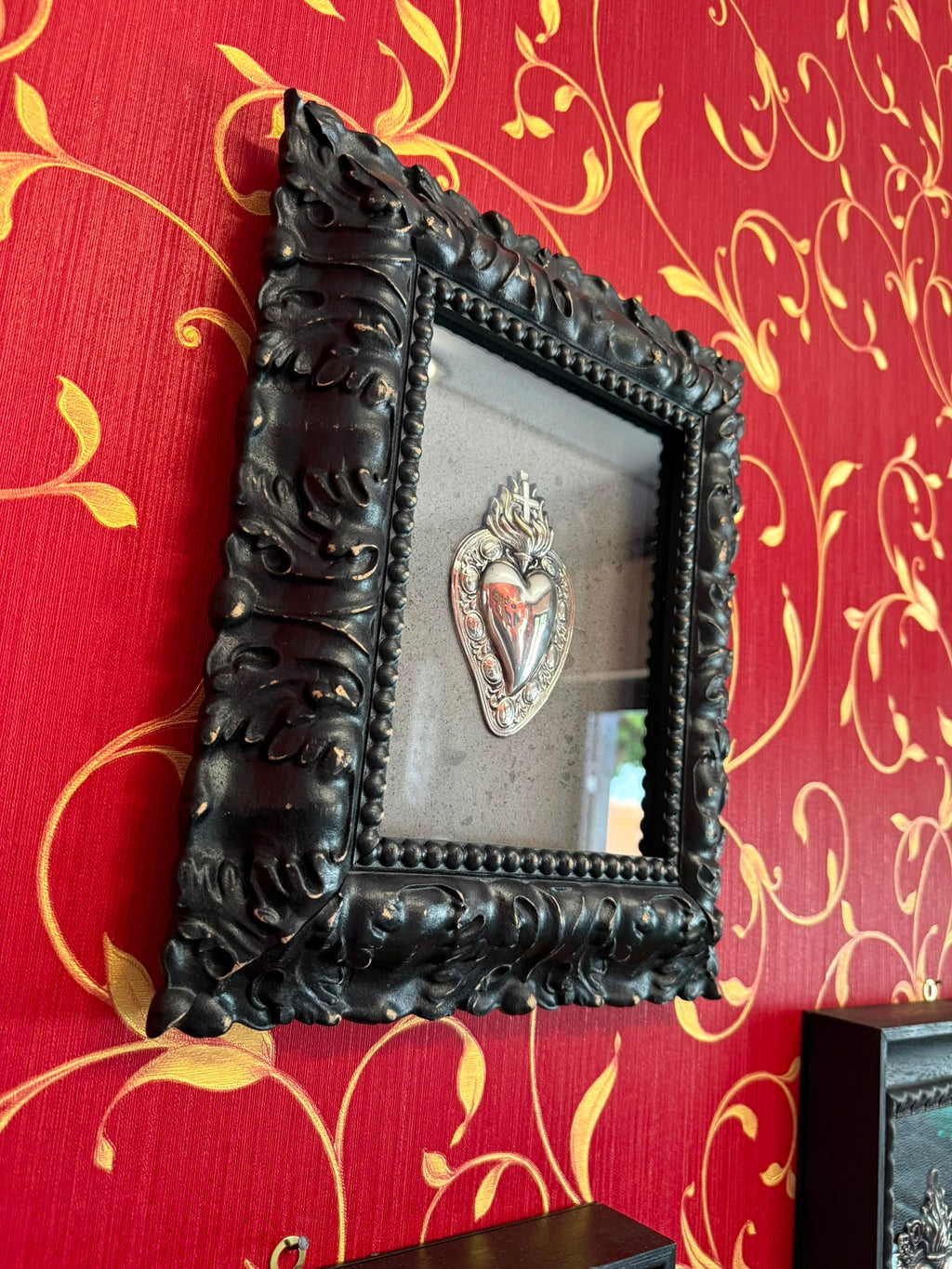 Serie Black Sea - Quadro Ex Voto Sacro Cuore con Icone e Croce su Effetto Cemento 29x34