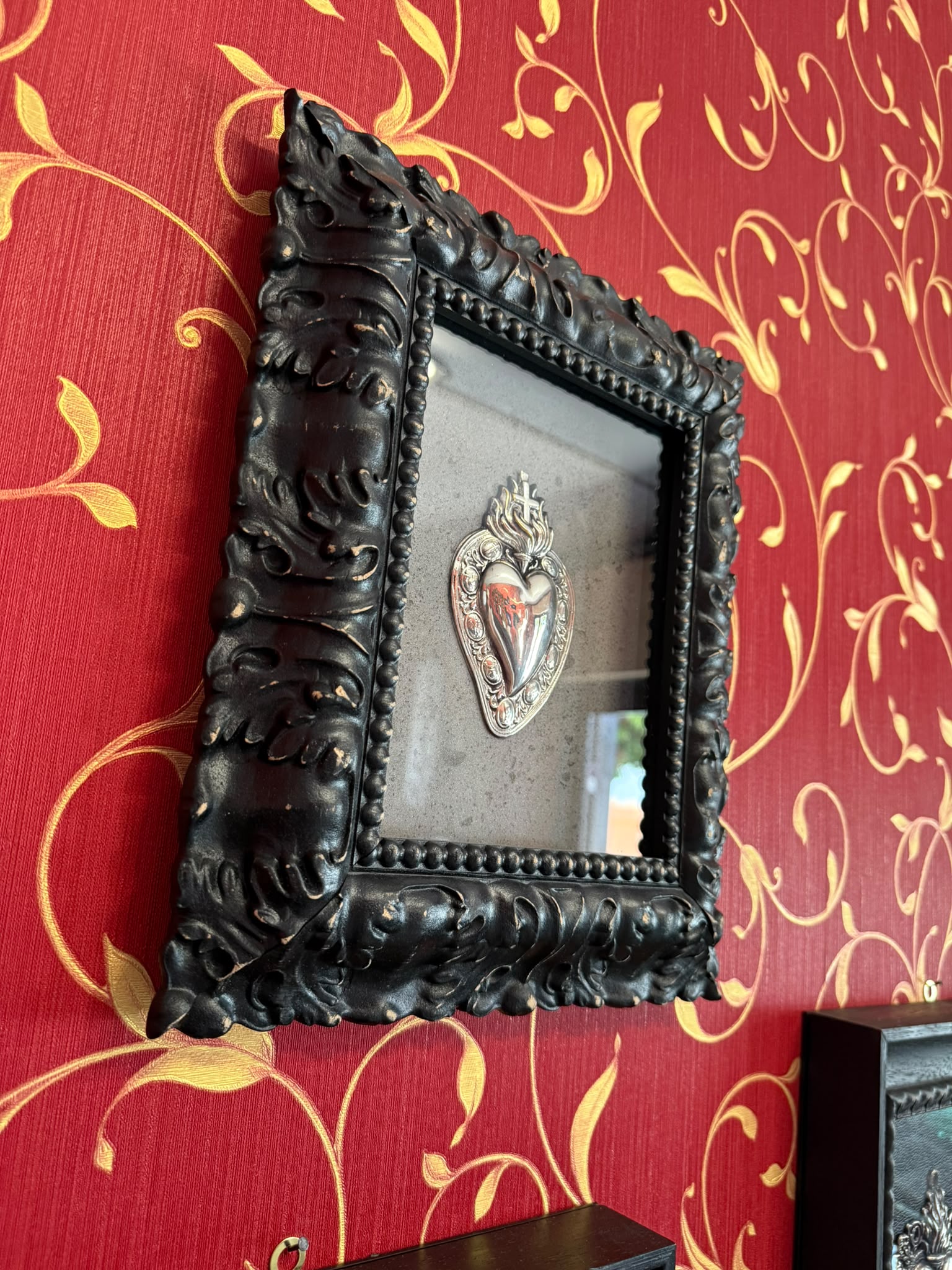 Serie Black Sea - Quadro Ex Voto Sacro Cuore con Icone e Croce su Effetto Cemento 29x34