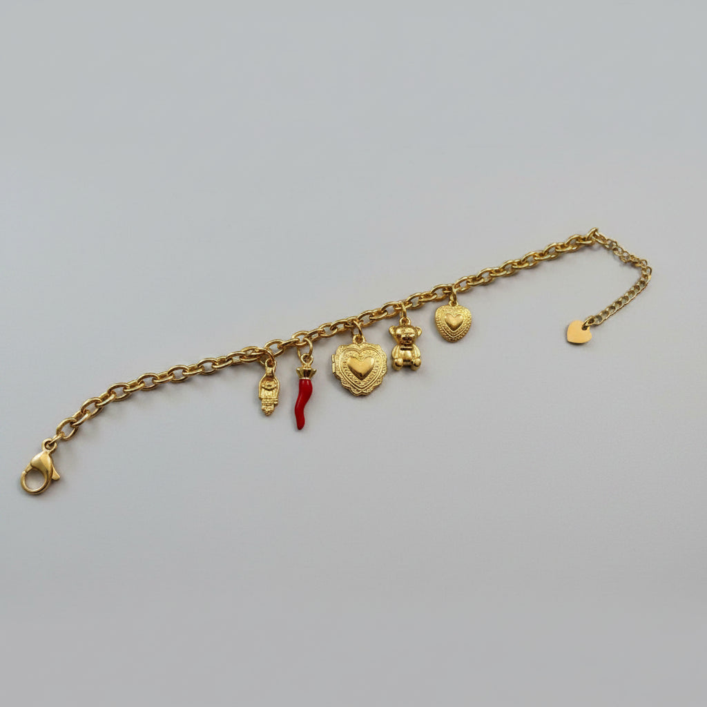 Bracciale a Catena in Acciaio Dorato con 5 Charm — Mano di Fatima, Cornicello, Sacro Cuore e Orsacchiotto