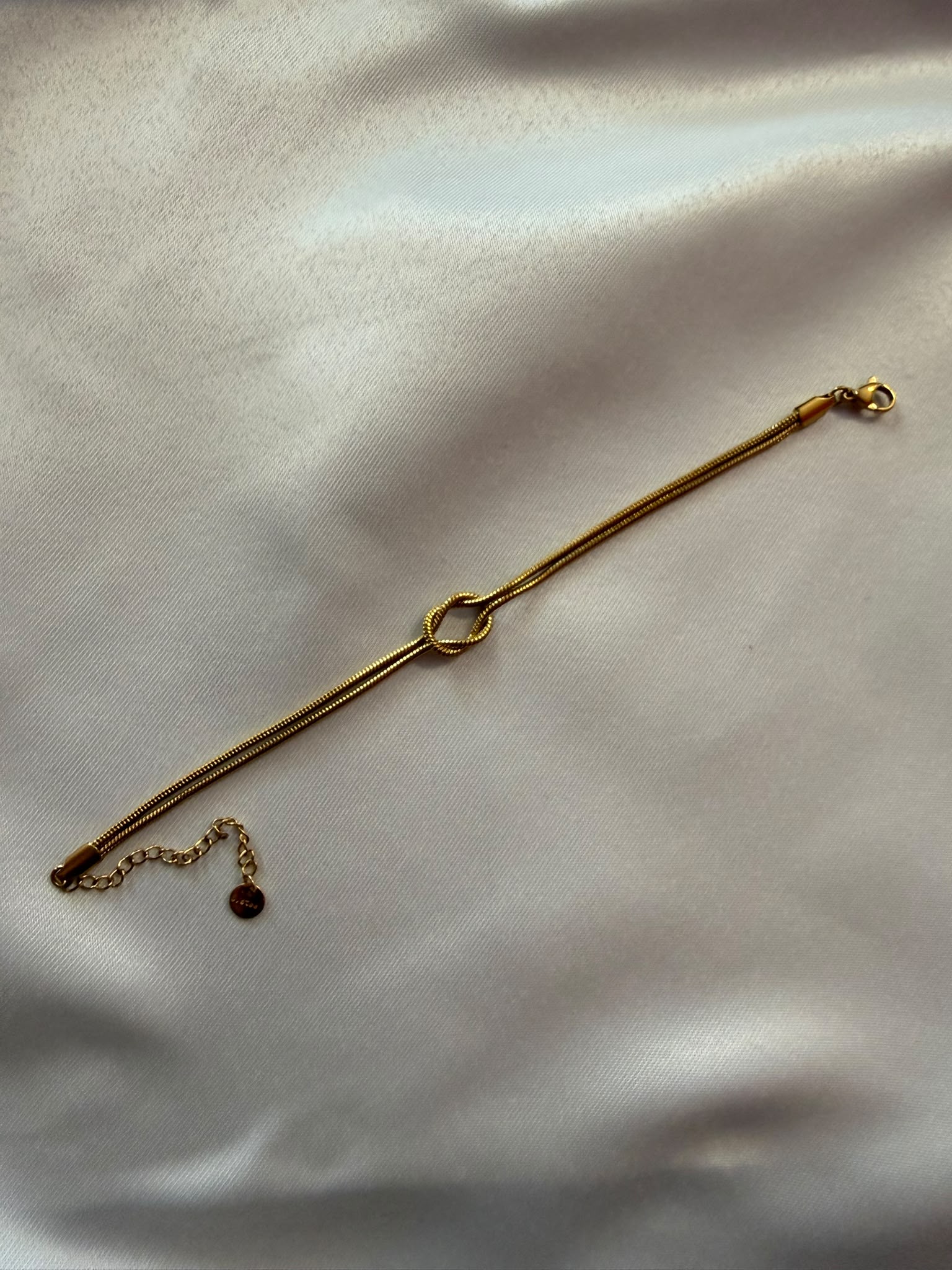 Bracciale a Cordino con Nodo di Giunzione in Acciaio Dorato
