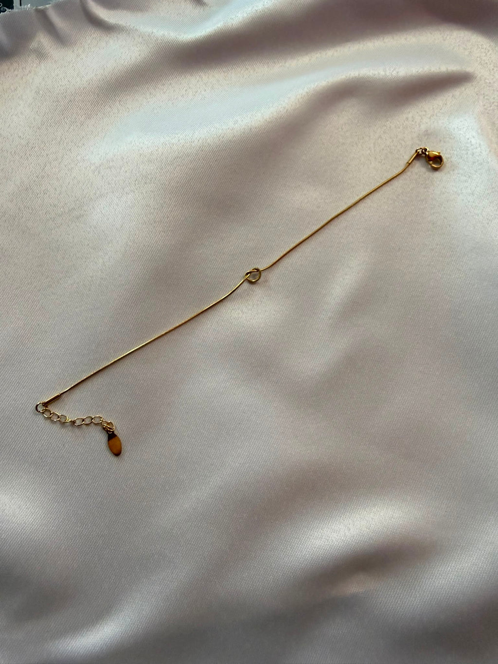 Bracciale Fine con Nodo in Acciaio Dorato
