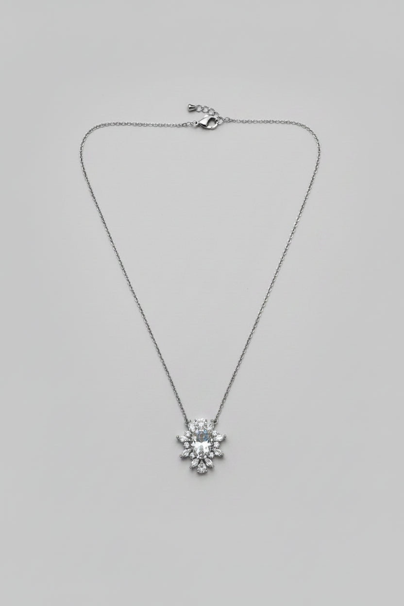 Cor Stellae — collana rosetta brillantini con cuore centrale in acciaio argento