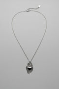 Collana cuore sacro classico in acciaio argentato con fiamma scolpita