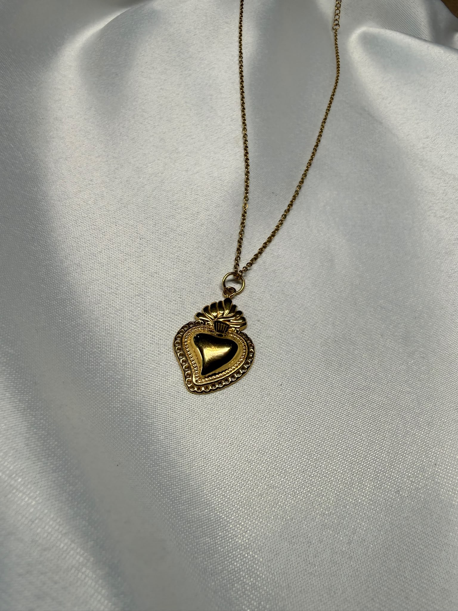 Anima Aurea — Collana Sacro Cuore in Acciaio Dorato