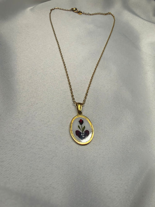 Anima in Fiore — Collana Medaglione Rosa su Cuore Spezzato