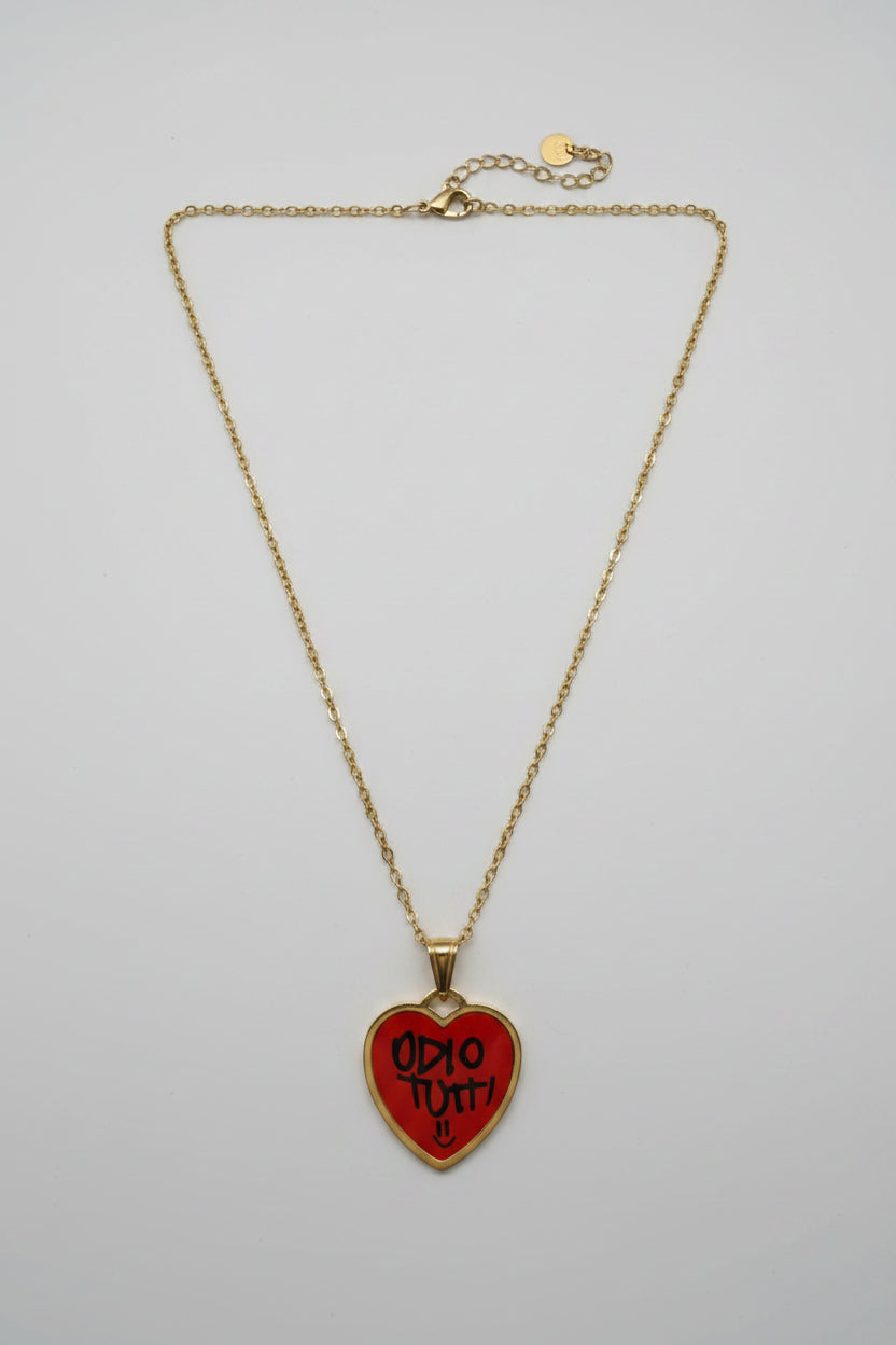 Collana cuore rosso con scritta ODIO TUTTI in stile graffiti