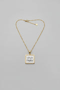 Collana piastra quadrata dorata con scritta SENZA PAURA
