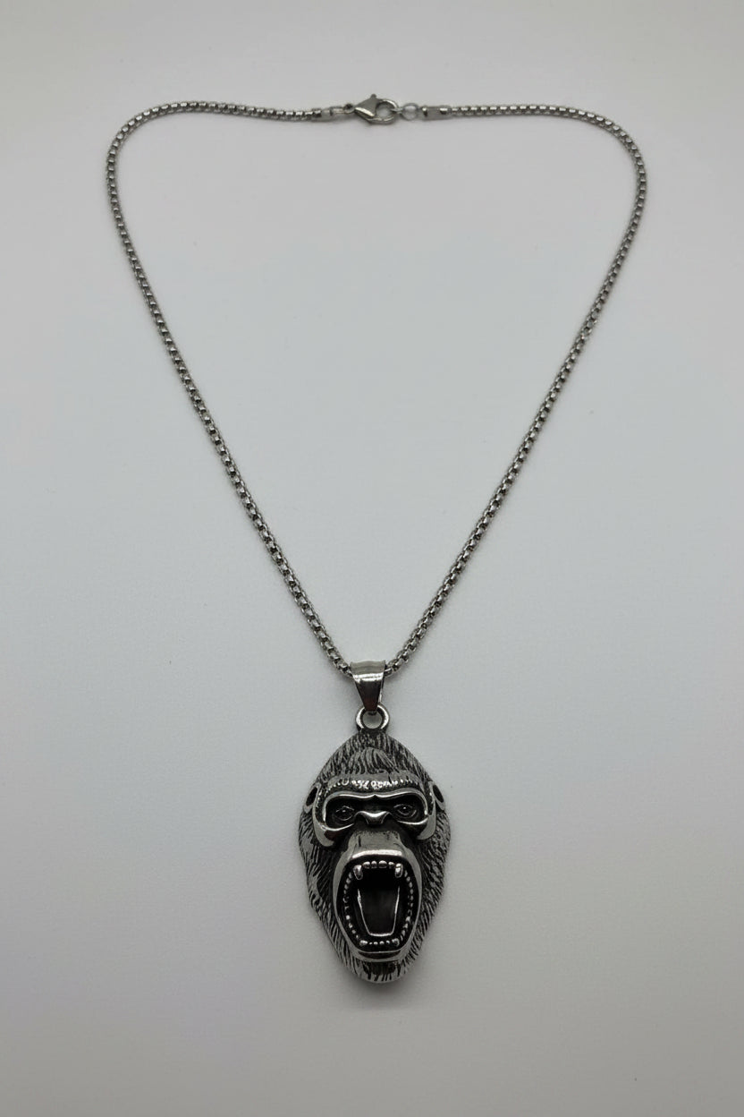 Rex Bestiae — collana con ciondolo testa di gorilla urlante 3D in acciaio scuro brunito su catena box, unisex