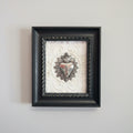 Serie Dark Wood - Quadro Ex Voto Sacro Cuore con Raggi su Sfondo Barocco Bianco 32x37