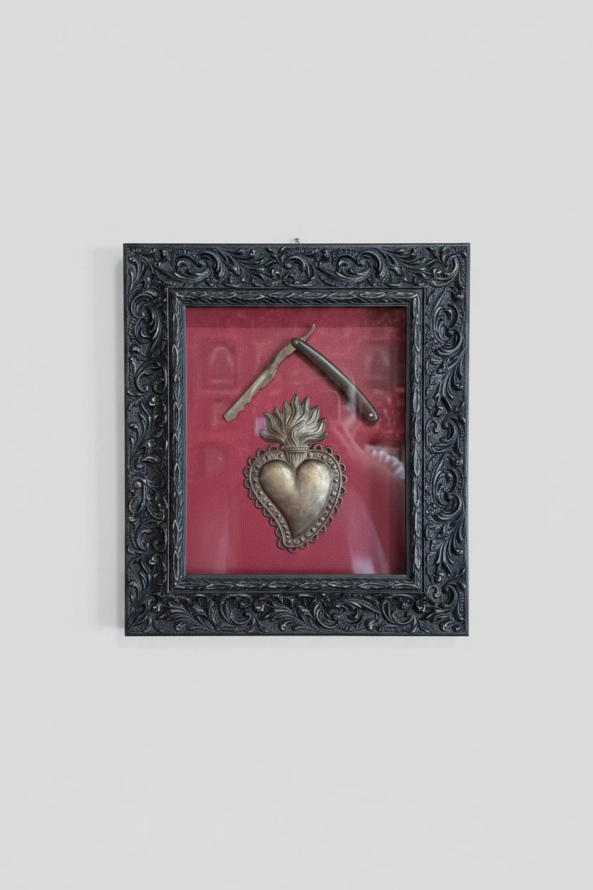 Serie Midnight Tide - Quadro Sacro Cuore e Rasoio Antico su Sfondo Ecopelle Bordeaux 37x42