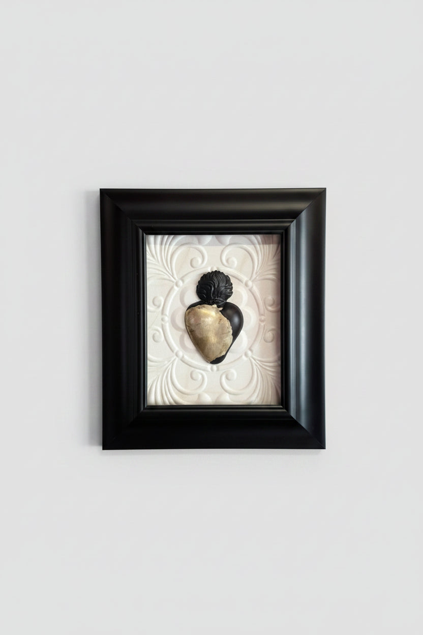 Serie Noir Essence - Quadro Sacro Cuore con Pittura Scrostata su Sfondo Barocco con Rialzi 33x39