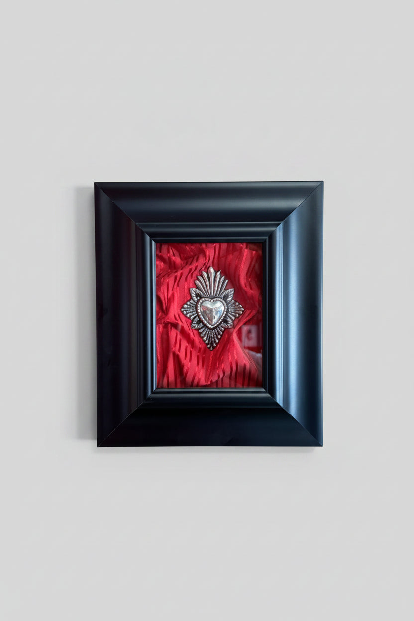 Serie Noir Essence - Quadro Sacro Cuore Lavorato su Sfondo Raso a Righe Rosso su Rosso 25x30