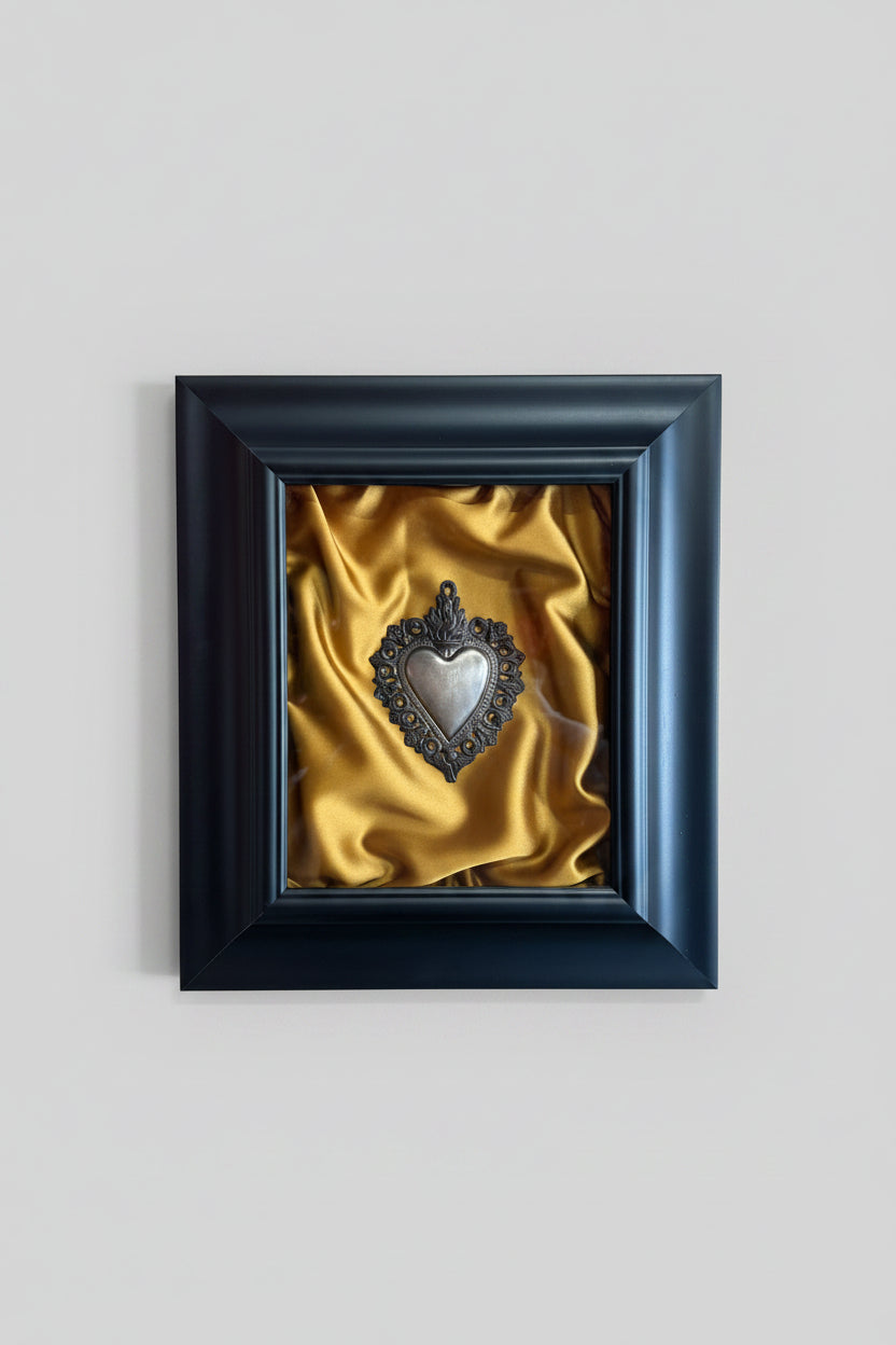 Serie Noir Essence - Quadro Sacro Cuore con Rifinitura in Giro Nera su Sfondo Raso Giallo Oro 33x39