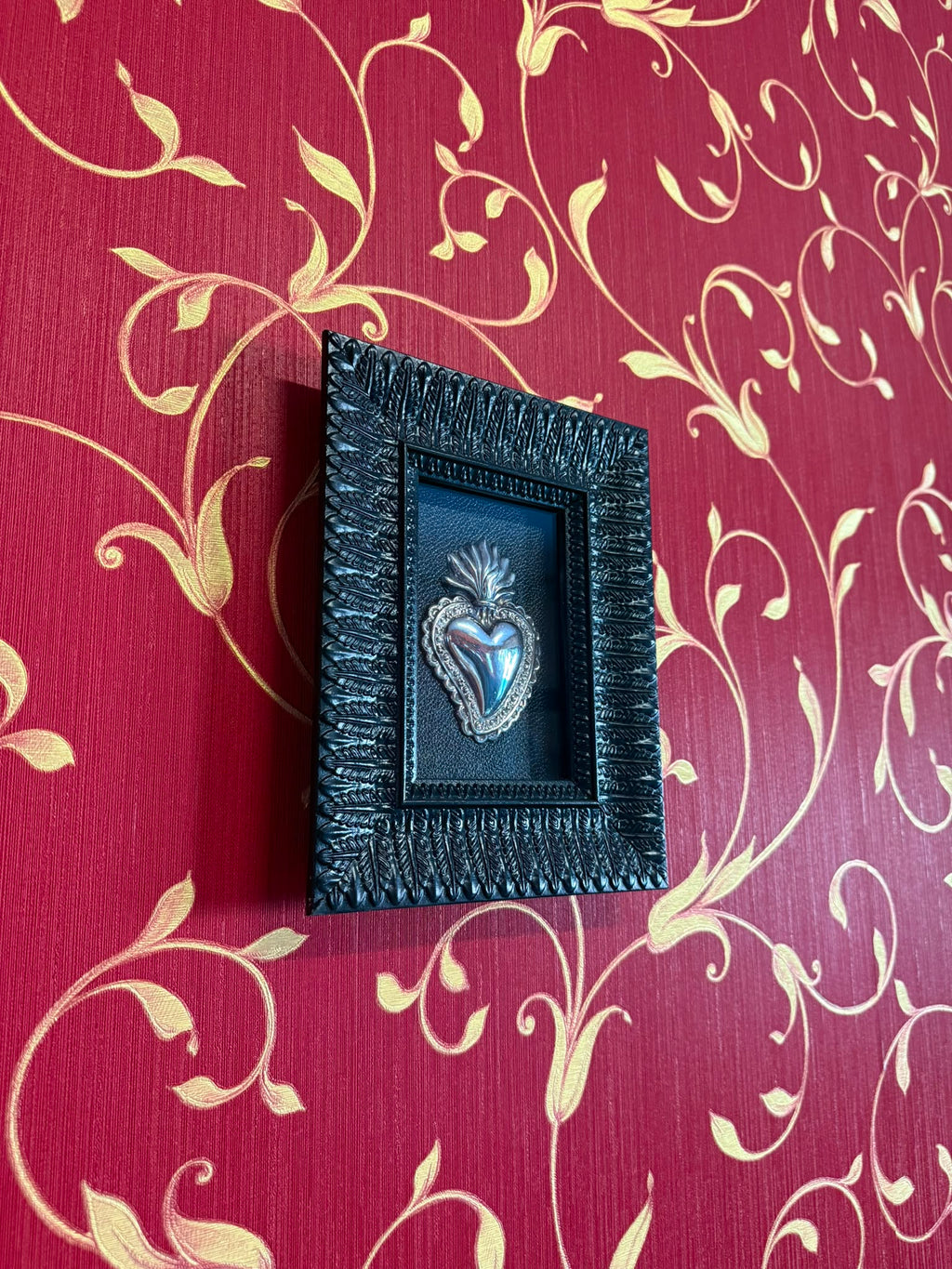 Serie Obsidian Leaf - Quadro Ex Voto Sacro Cuore su Ecopelle Nera 18x23