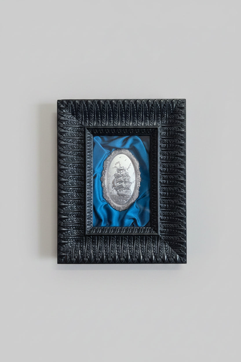 Serie Obsidian Leaf - Quadro Veliero su Sfondo in Raso Ottanio 18x23