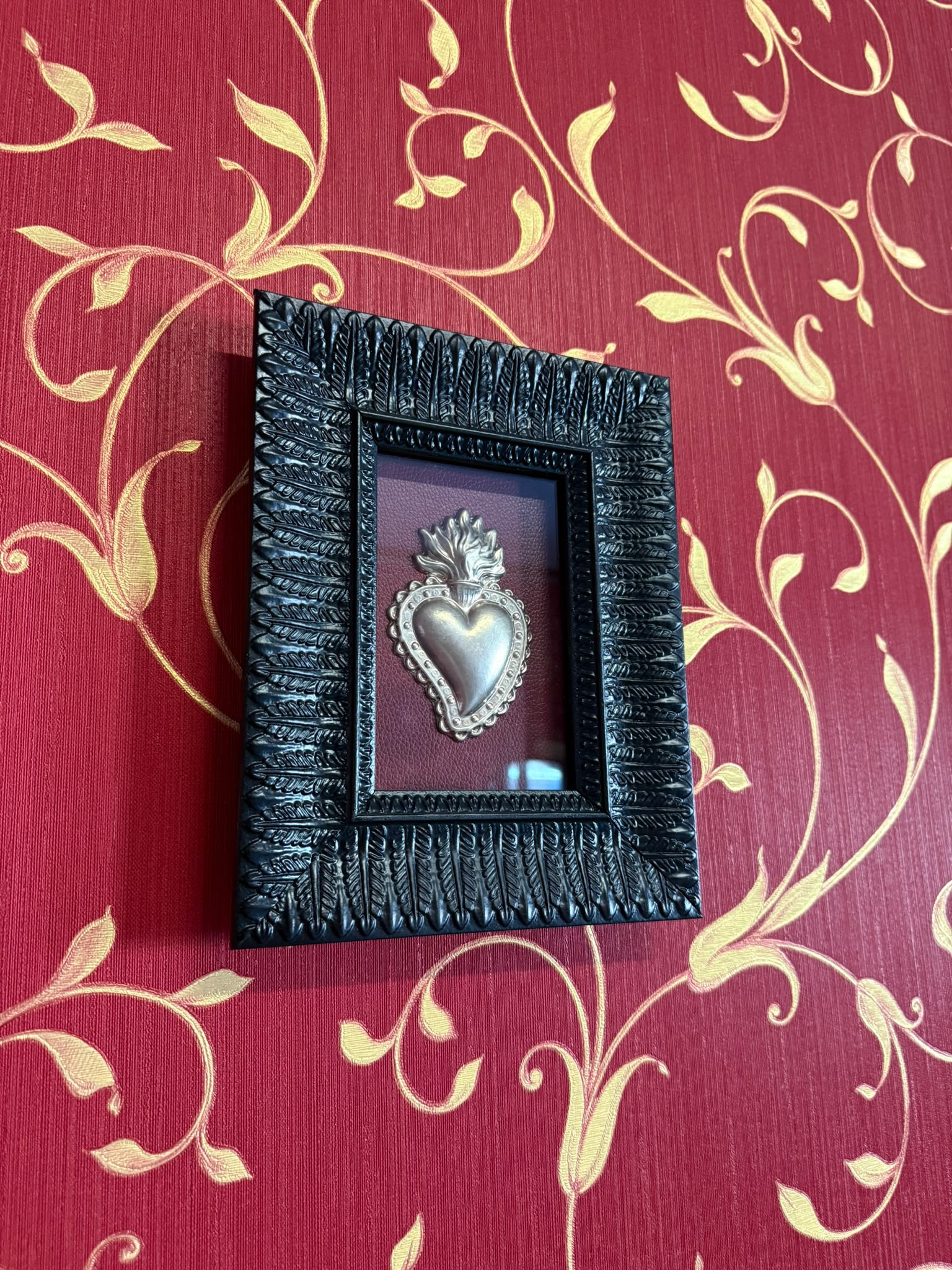 Serie Obsidian Leaf - Quadro Ex Voto Sacro Cuore su Ecopelle Bordeaux 18x23