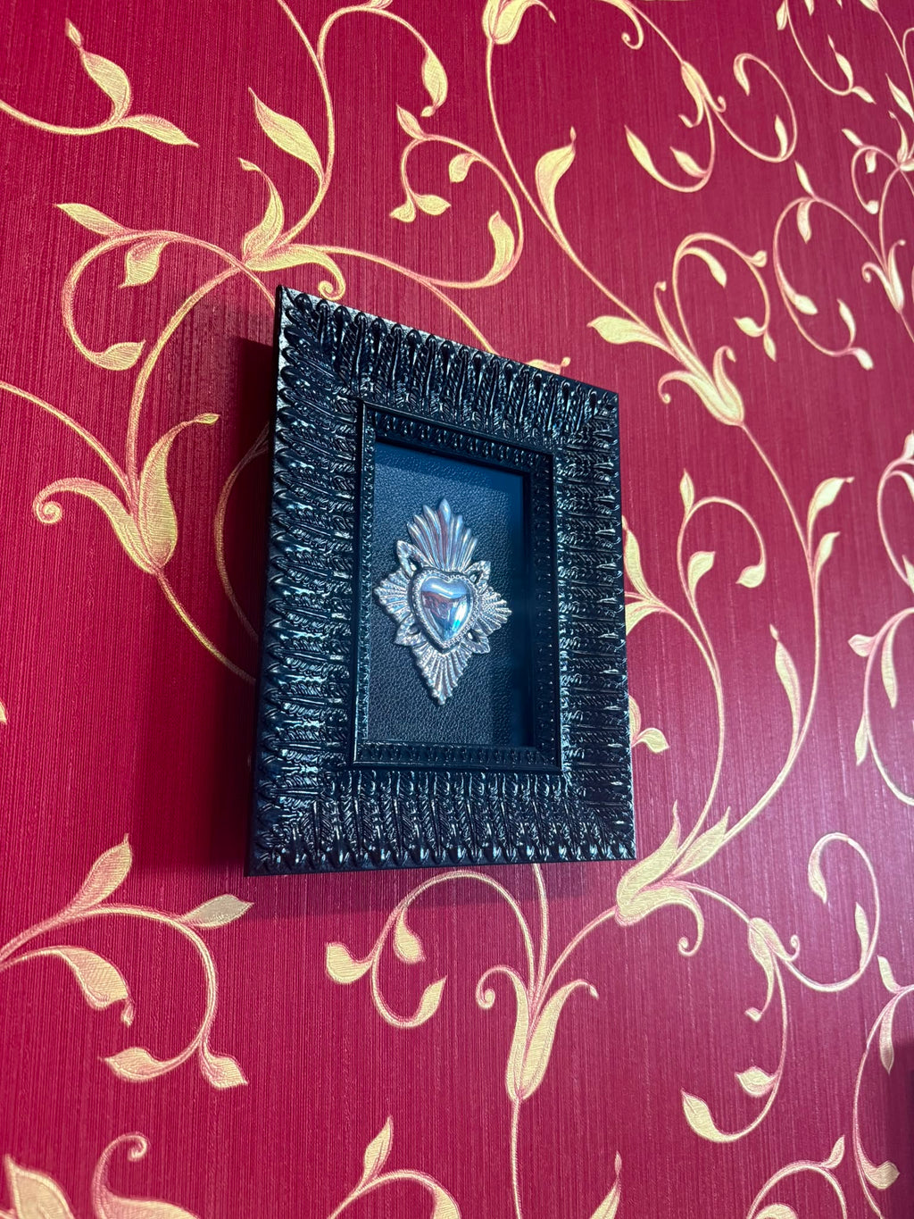 Serie Obsidian Leaf - Quadro Ex Voto Sacro Cuore Lavorato su Ecopelle Nera 18x23