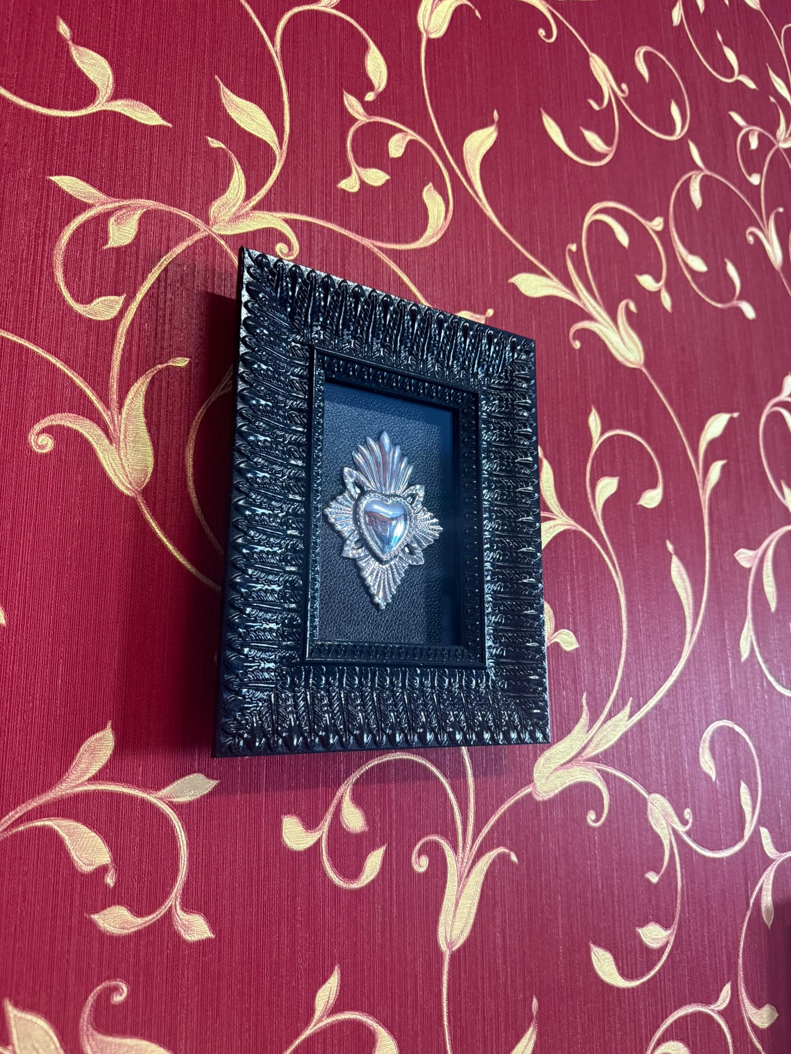 Serie Obsidian Leaf - Quadro Ex Voto Sacro Cuore Lavorato su Ecopelle Nera 18x23