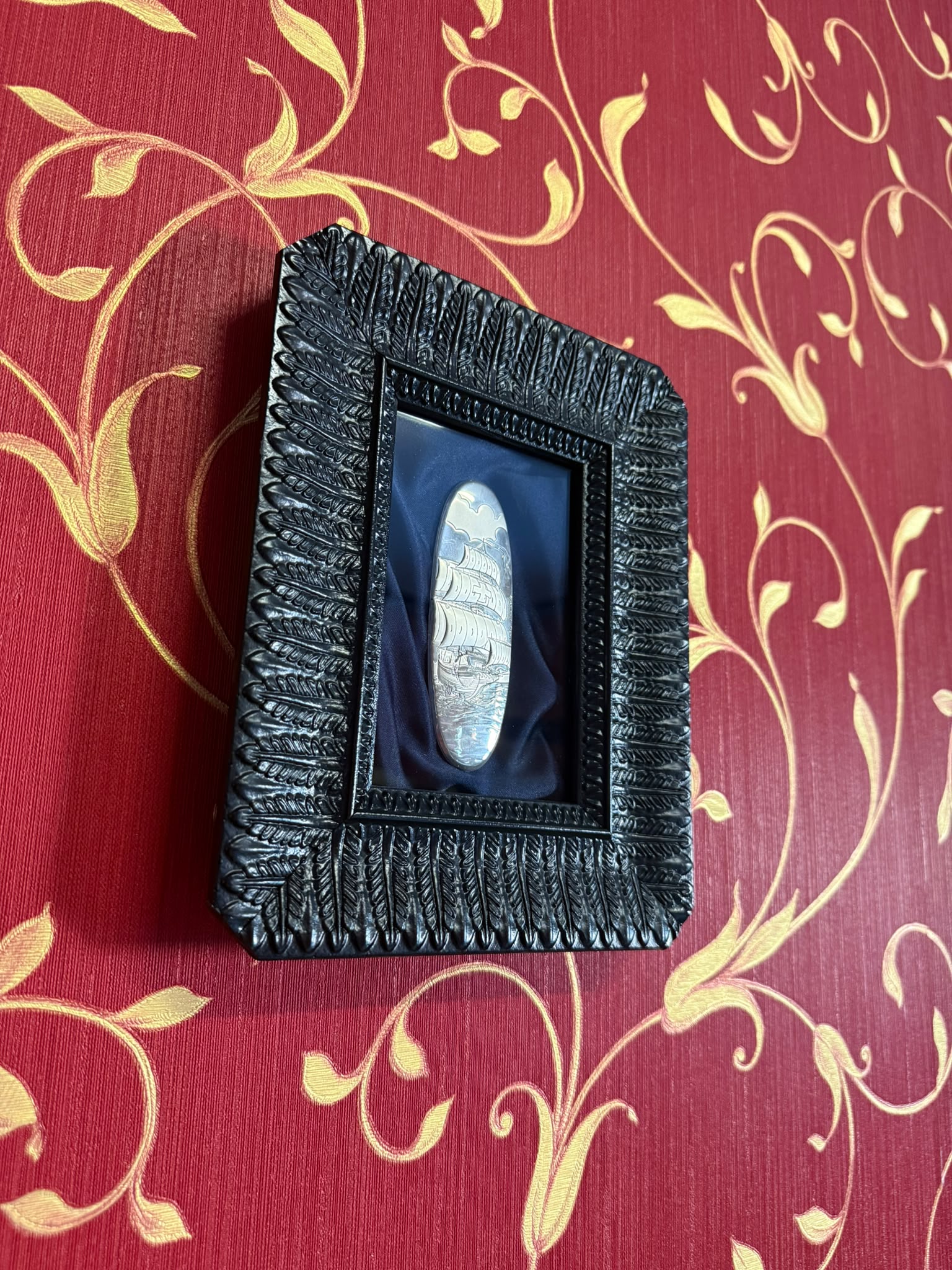 Serie Obsidian Leaf - Quadro Veliero su Raso Blu 18x23