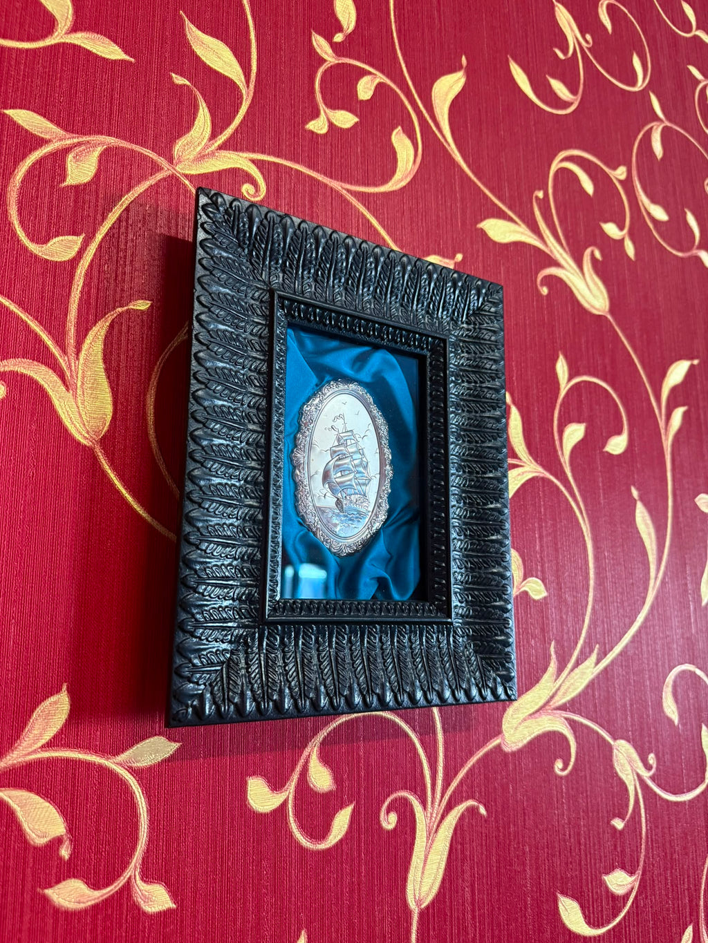 Serie Obsidian Leaf - Quadro Veliero su Sfondo in Raso Ottanio 18x23