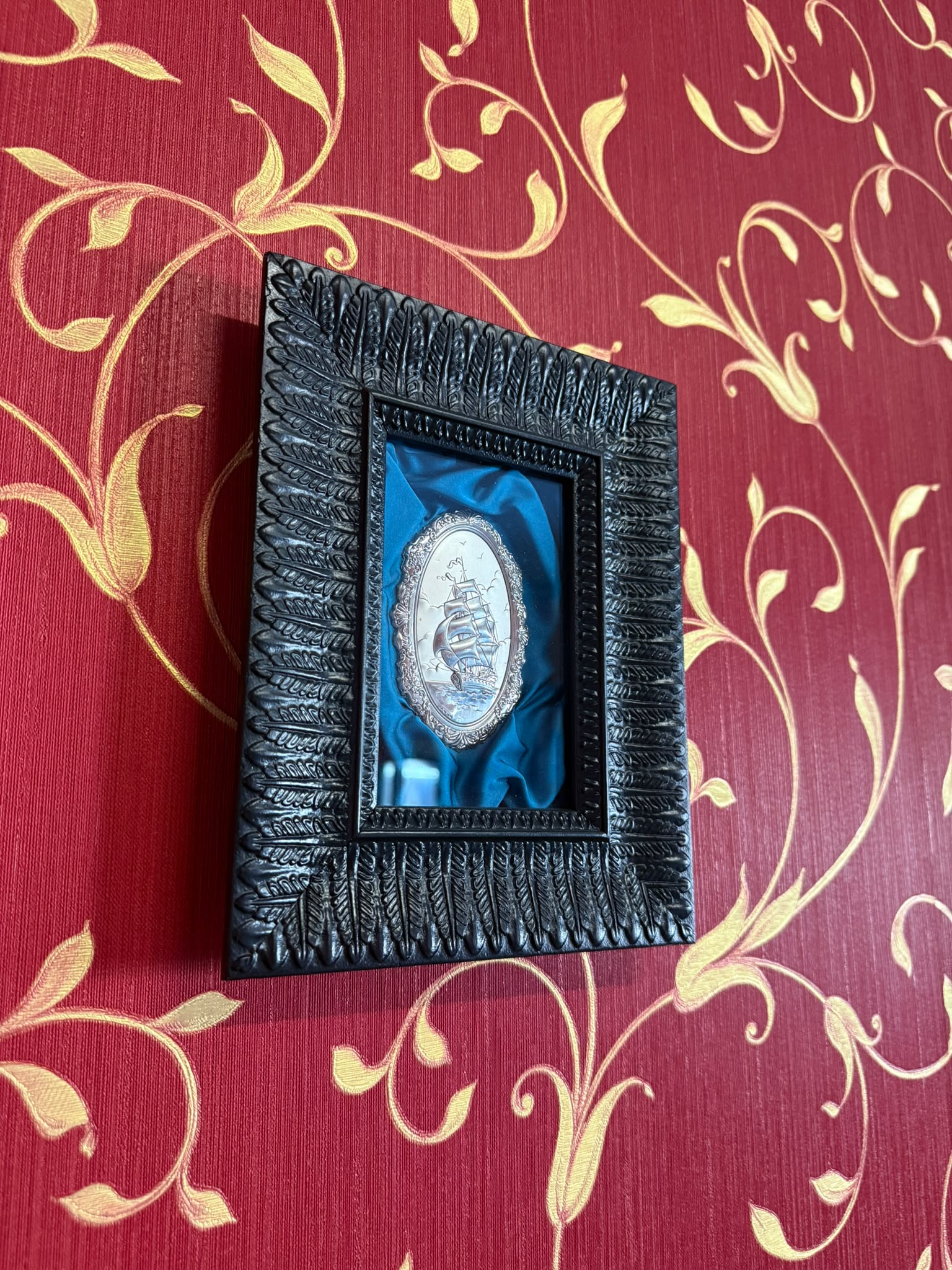Serie Obsidian Leaf - Quadro Veliero su Sfondo in Raso Ottanio 18x23