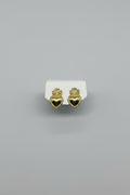 Cor Ignis Gold — orecchini a lobo cuore sacro con fiamme in acciaio dorato, coppia