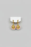 Cor Rosae — orecchini a cerchio huggie oro con cuore sacro dorato e bordino di perline rosa pendente, coppia